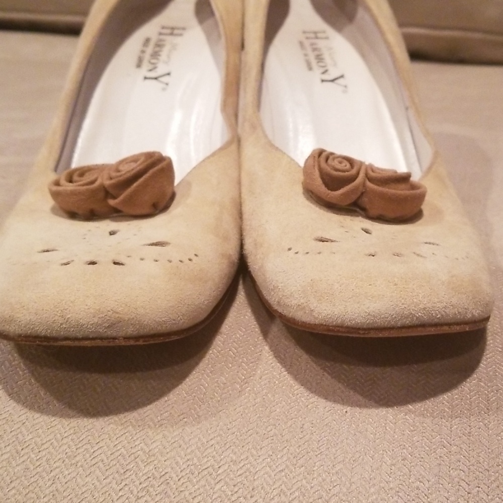 Shoes - Picture 7 of 8